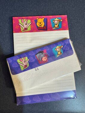 Hallmark Disney's Winnie the  Pooh Tablet & Envelope Set